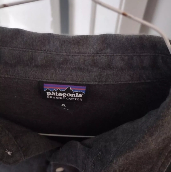 Patagonia Men's XL polo shirt - Picture 2 of 3